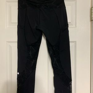 Lululemon Cropped Leggings w/ mesh detail sz 8